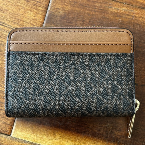 Michael Kors Jet Set Travel Extra-Small Logo Top-Zip Tote Bag & Wallet - Picture 3 of 7